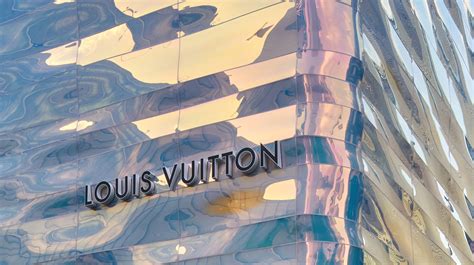 louis vuitton jun aoki|Jun Aoki wraps Louis Vuitton Ginza Namiki store in pearlescent .